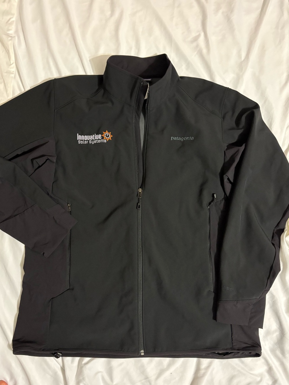 New size XL Patagonia Black Men's Softshell Jacket with Innovative Solar Systems